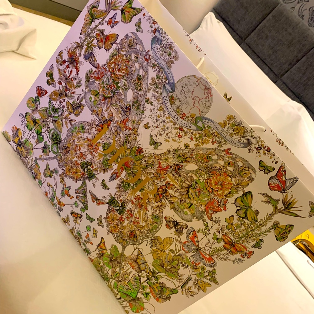 Absolutely stunning , limited edition Dior butterfly new collection shopping bag